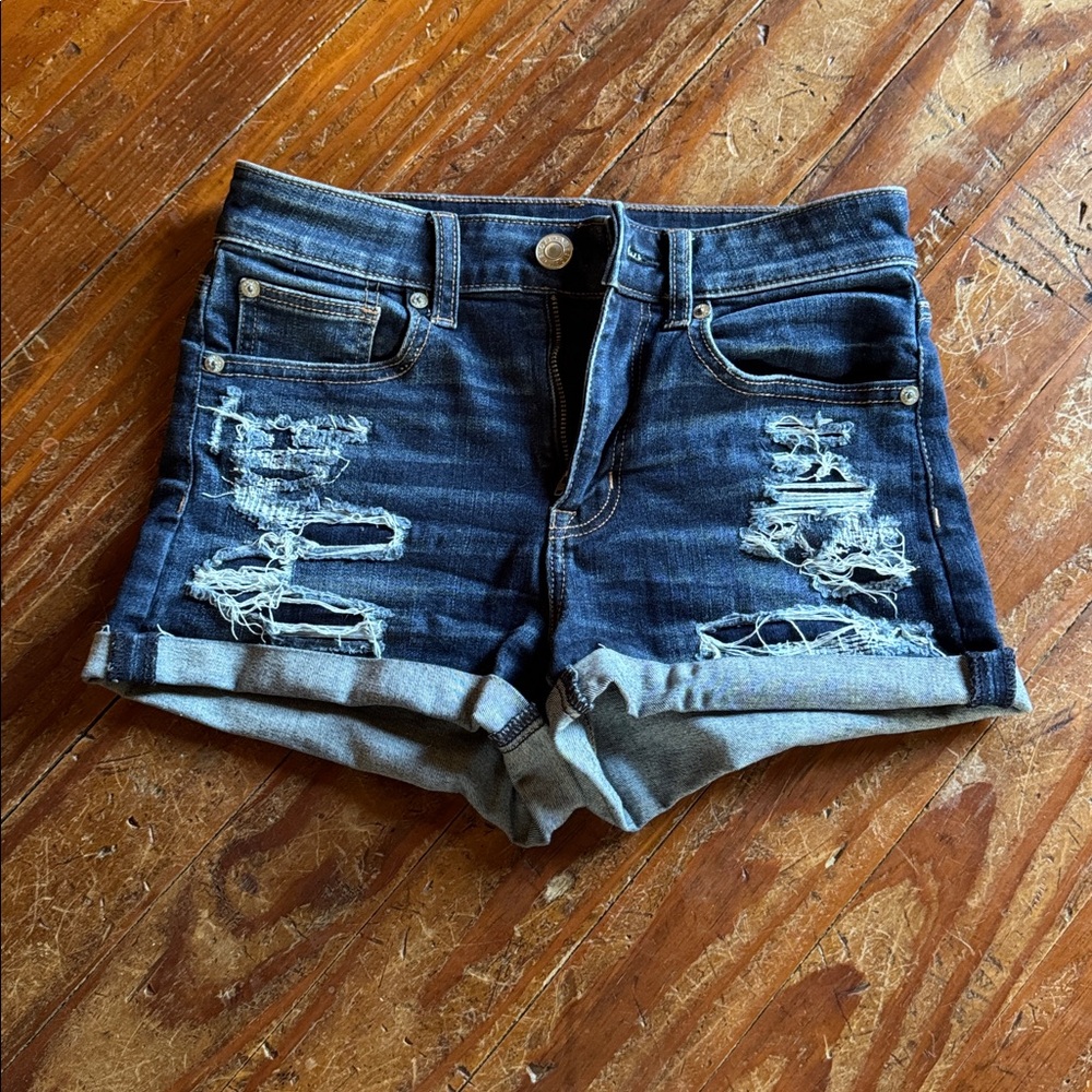 AE American Eagle high rise v-shortie medium wash distressed shorts women size 2
